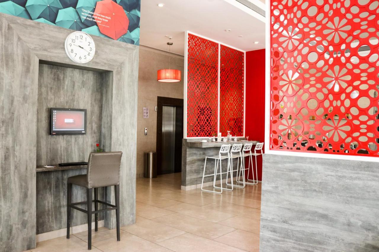 7 Apple Hotel, Vadodara Bagian luar foto