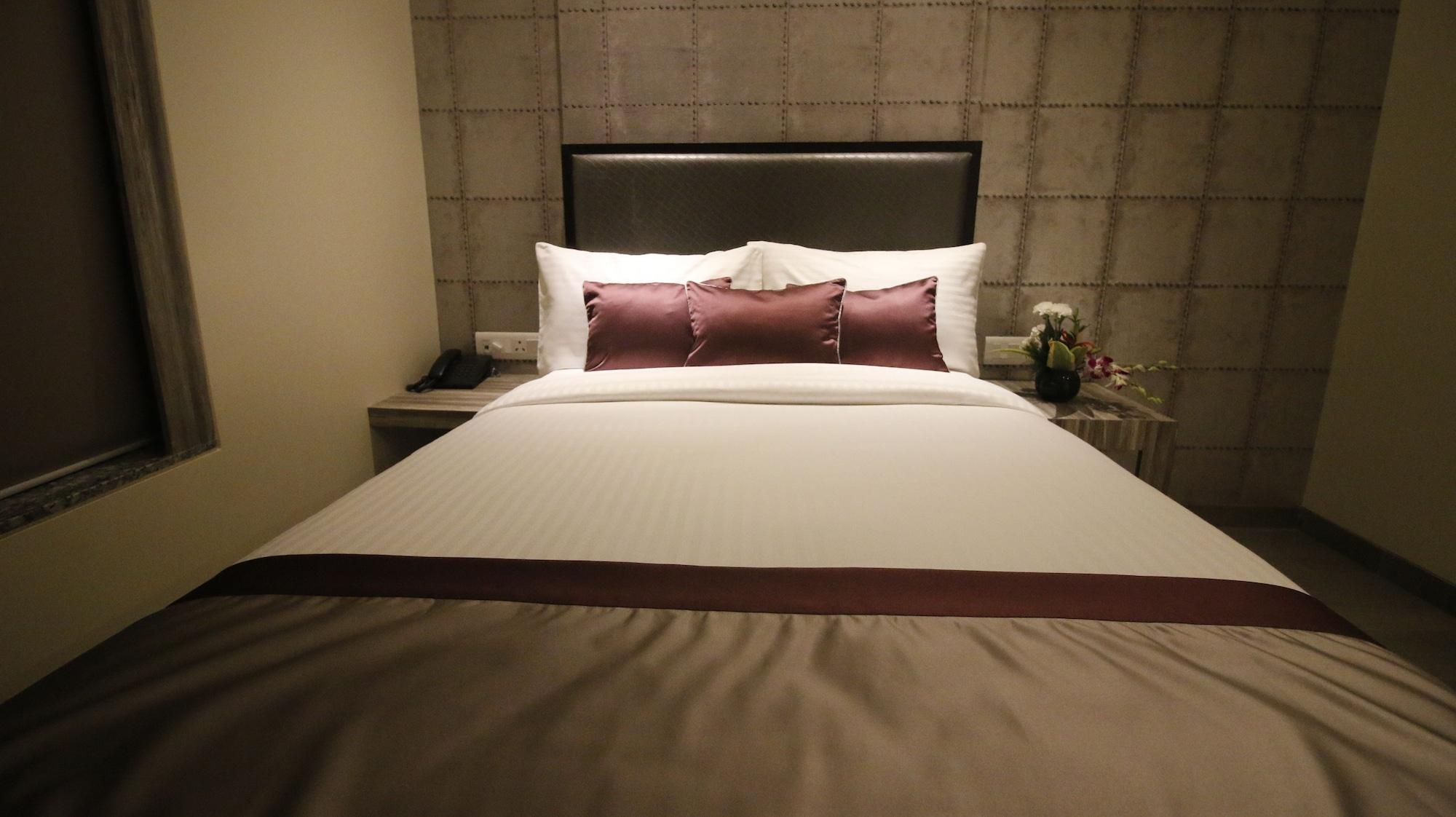 7 Apple Hotel, Vadodara Bagian luar foto