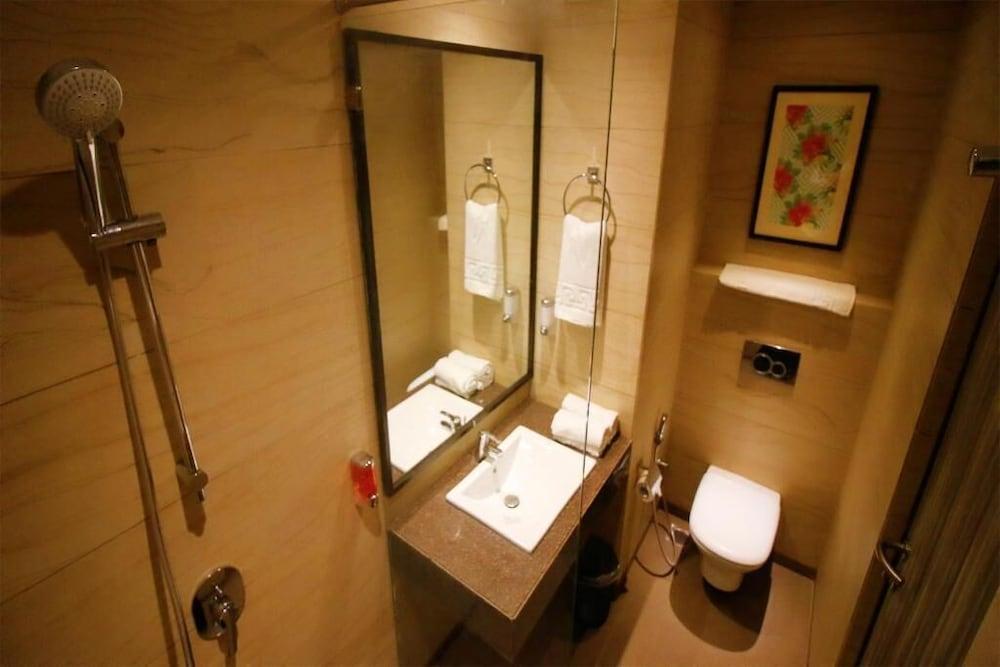 7 Apple Hotel, Vadodara Bagian luar foto