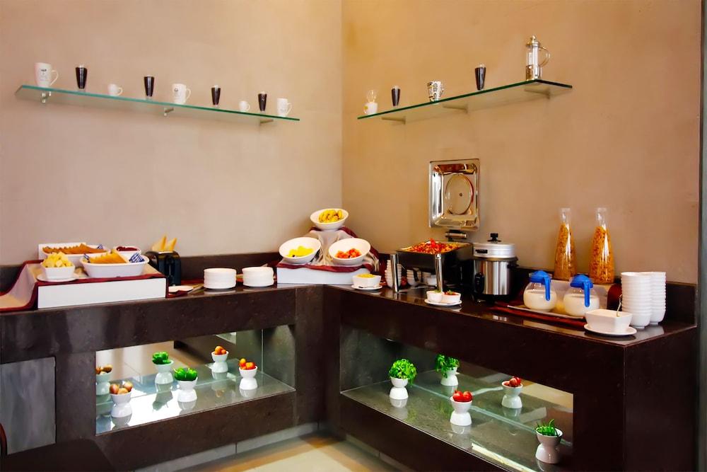 7 Apple Hotel, Vadodara Bagian luar foto