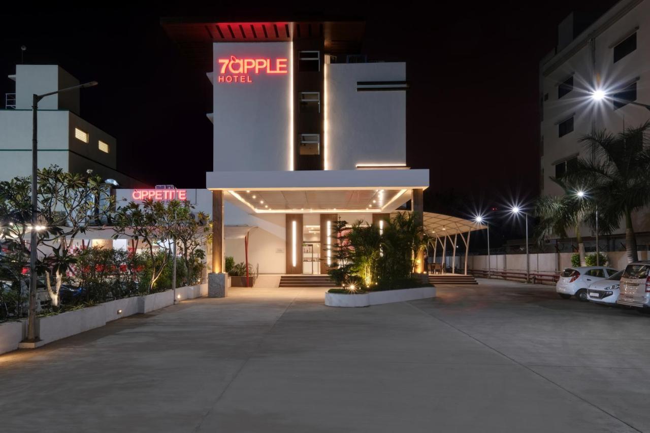7 Apple Hotel, Vadodara Bagian luar foto