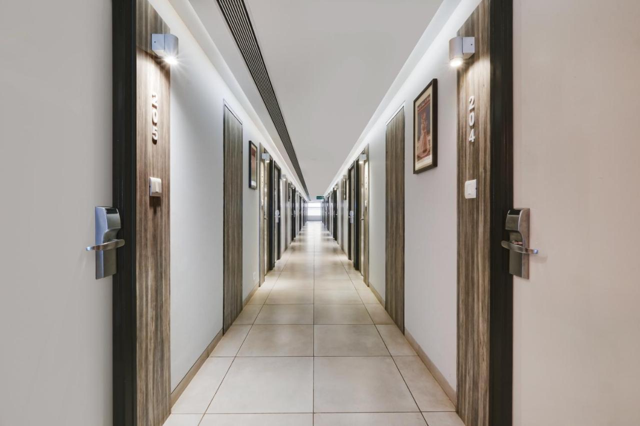 7 Apple Hotel, Vadodara Bagian luar foto