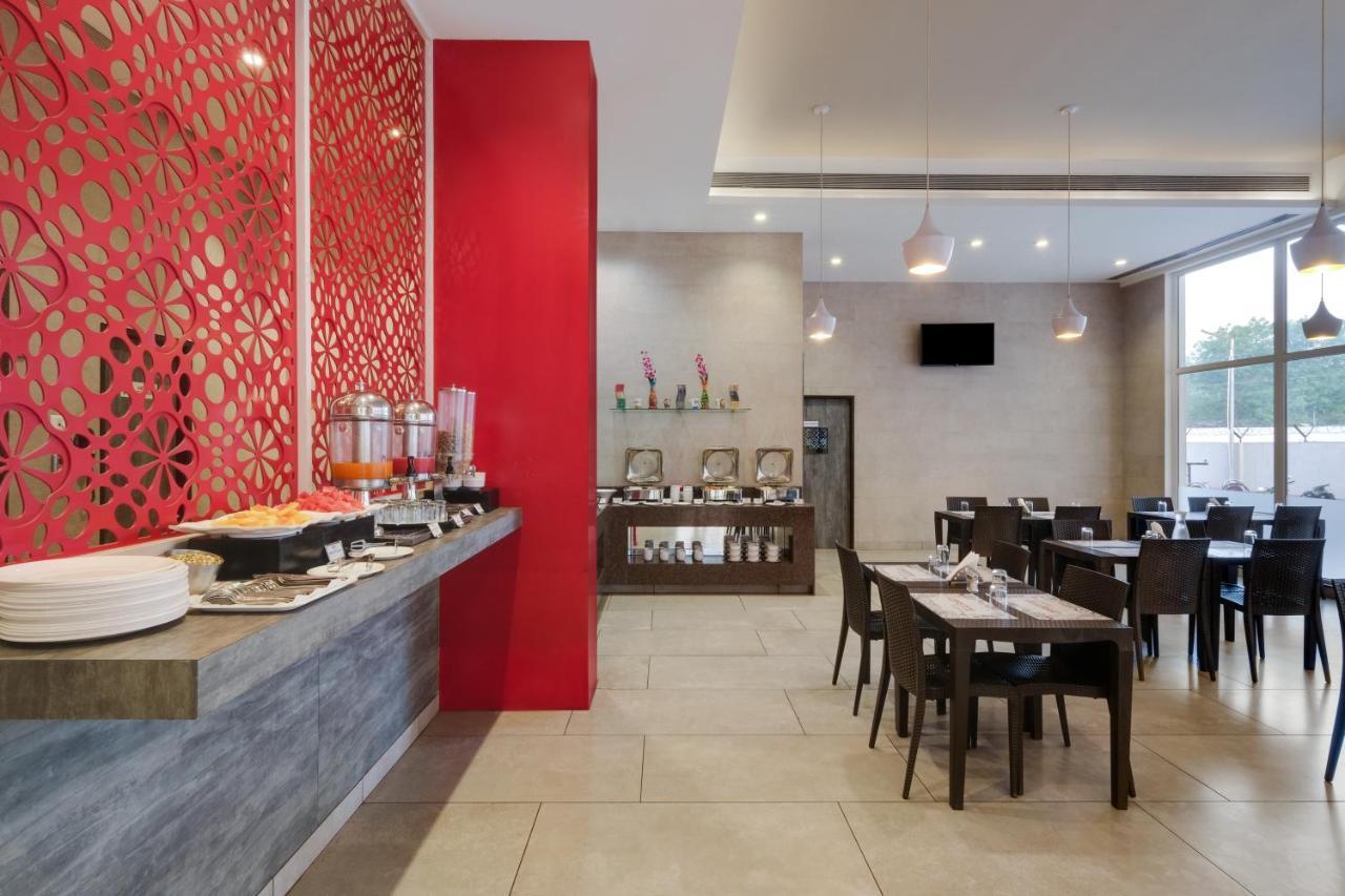 7 Apple Hotel, Vadodara Bagian luar foto