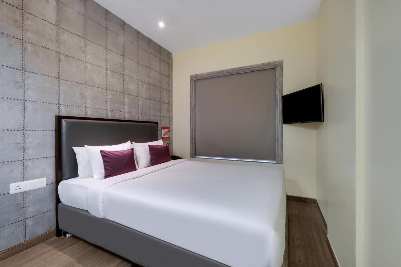 7 Apple Hotel, Vadodara Bagian luar foto
