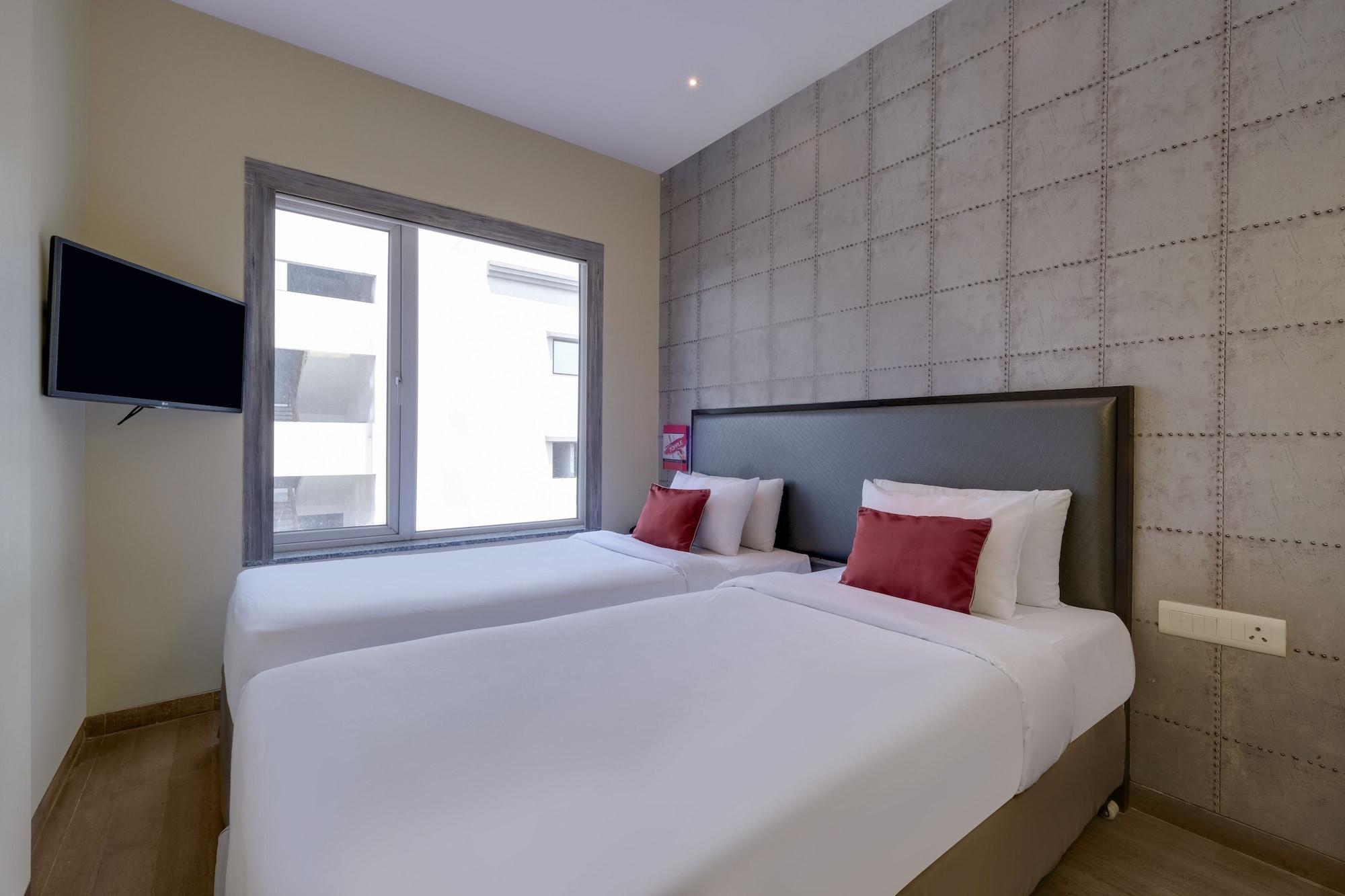 7 Apple Hotel, Vadodara Bagian luar foto