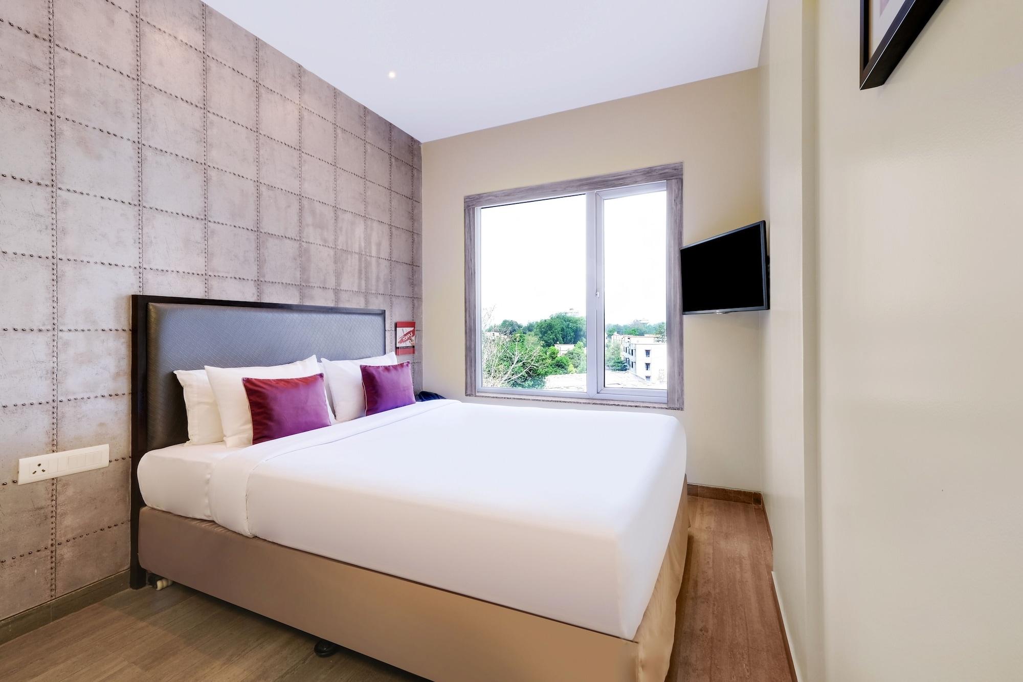 7 Apple Hotel, Vadodara Bagian luar foto