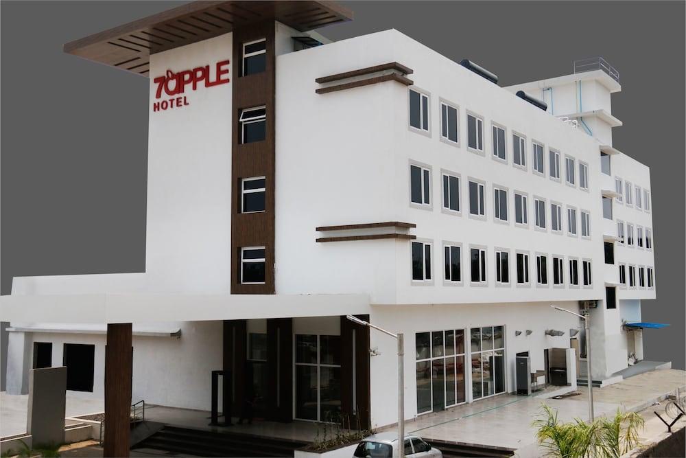 7 Apple Hotel, Vadodara Bagian luar foto