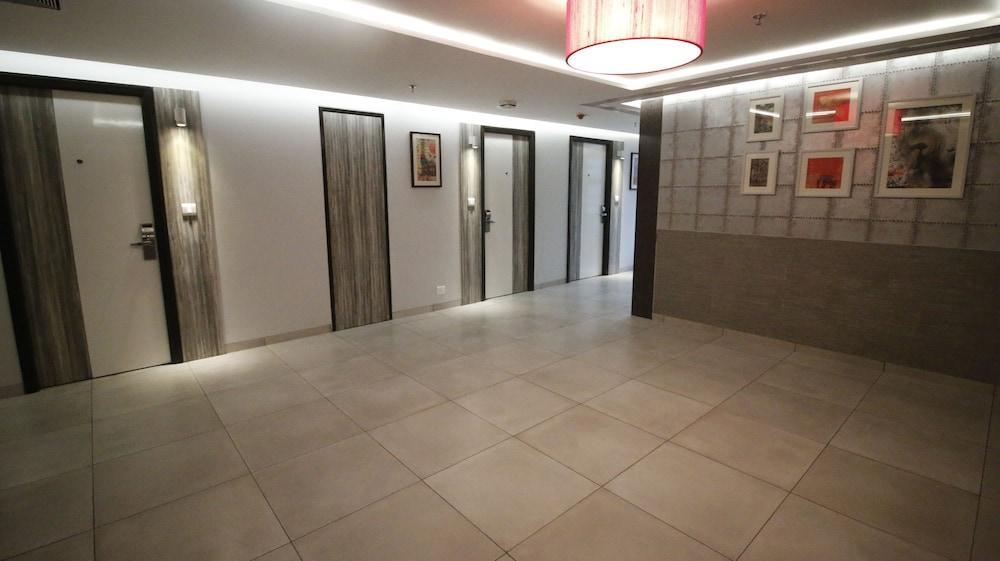 7 Apple Hotel, Vadodara Bagian luar foto