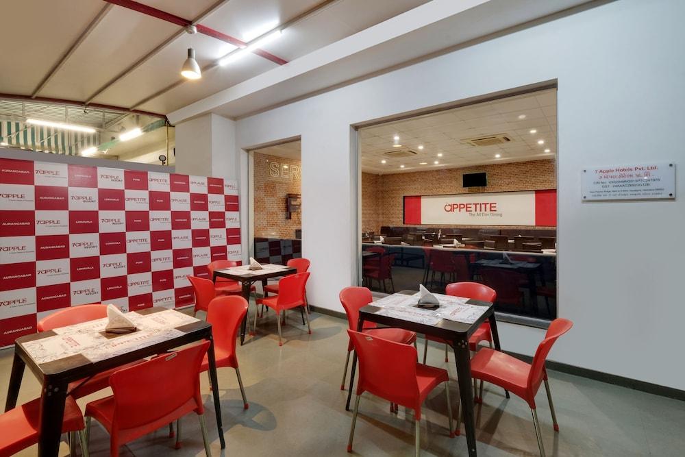 7 Apple Hotel, Vadodara Bagian luar foto