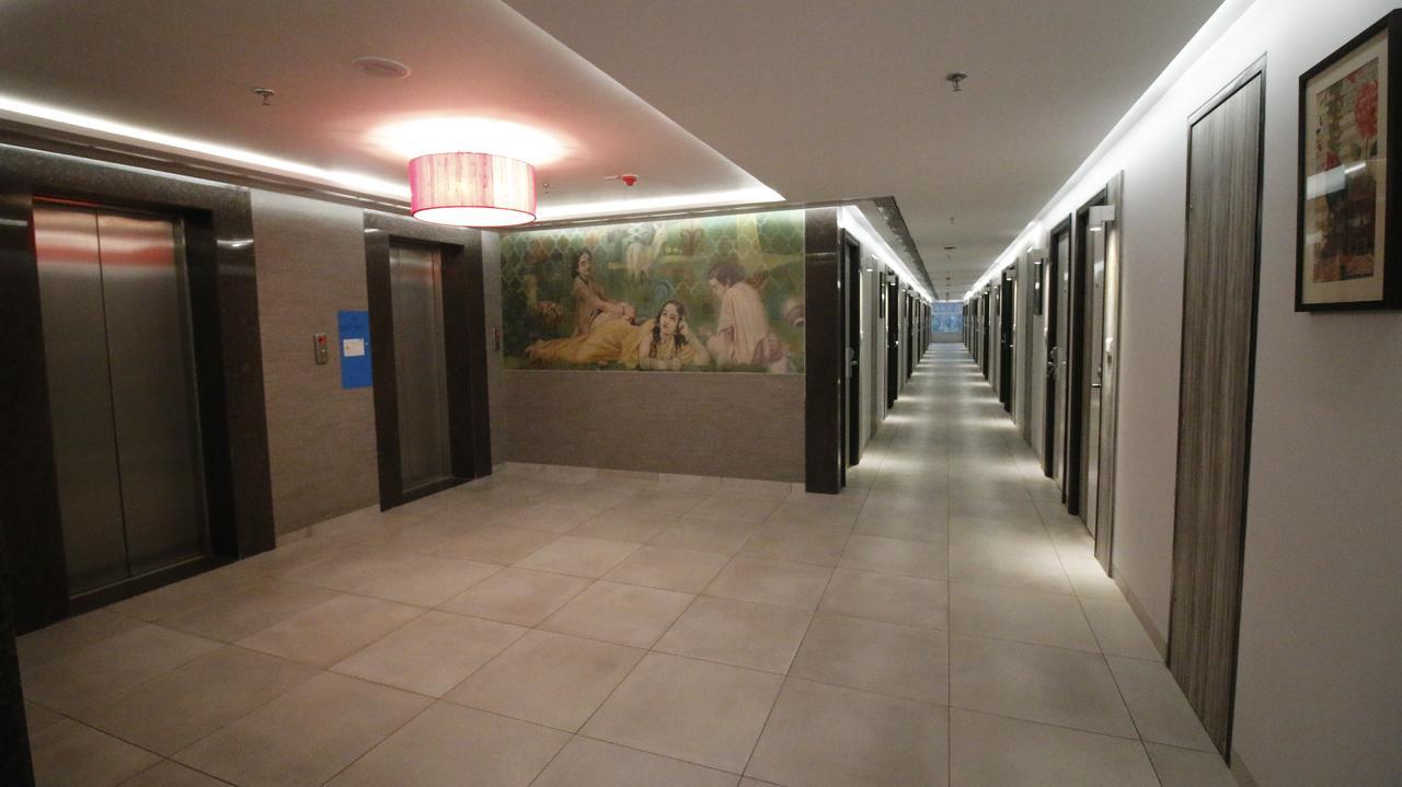 7 Apple Hotel, Vadodara Bagian luar foto