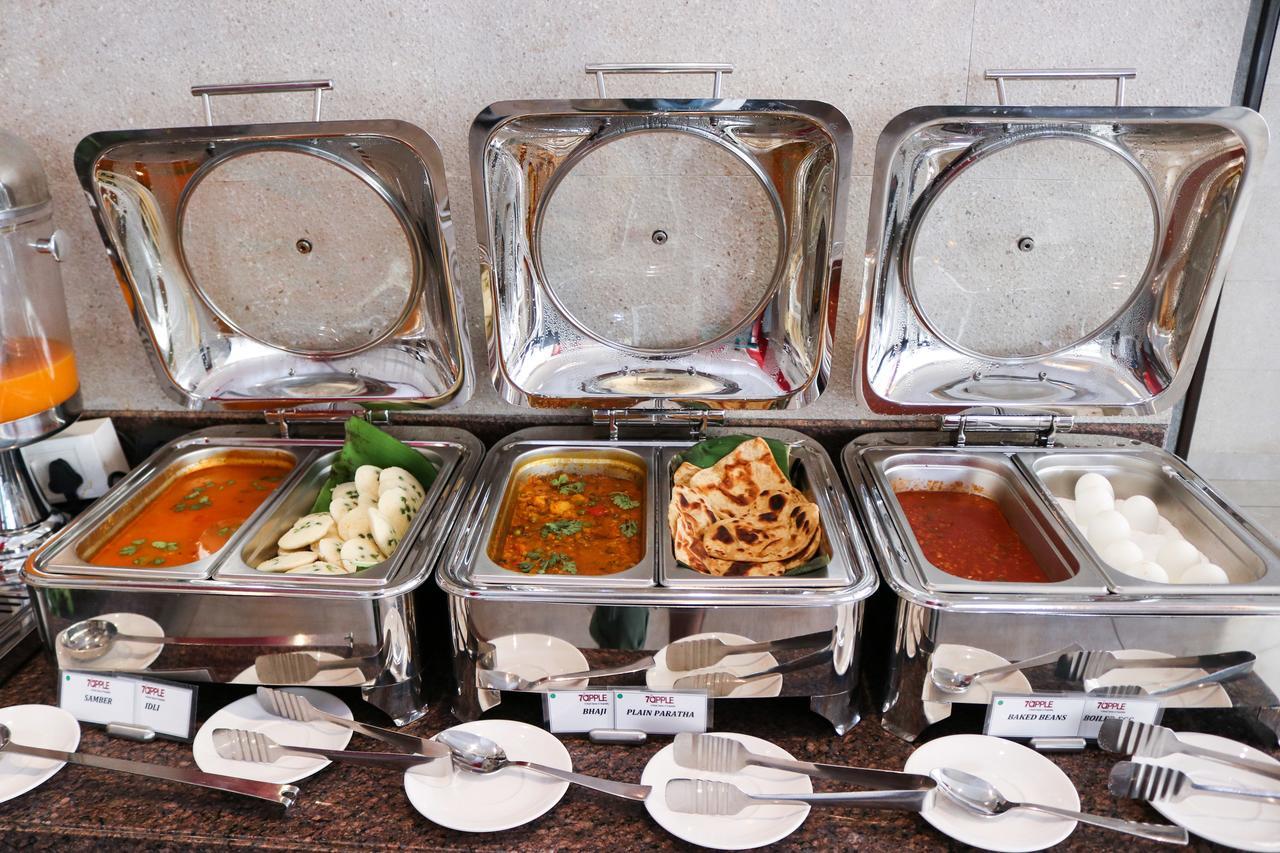 7 Apple Hotel, Vadodara Bagian luar foto