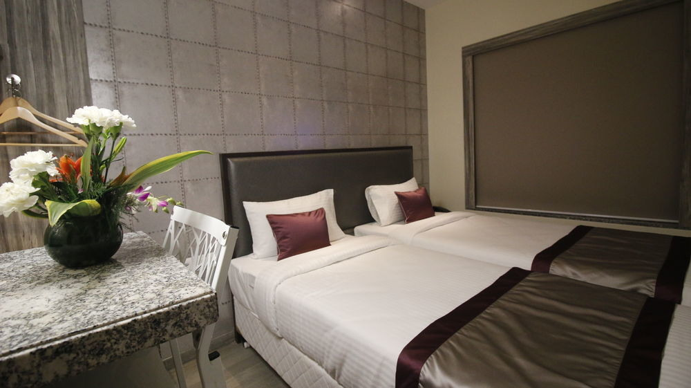 7 Apple Hotel, Vadodara Bagian luar foto