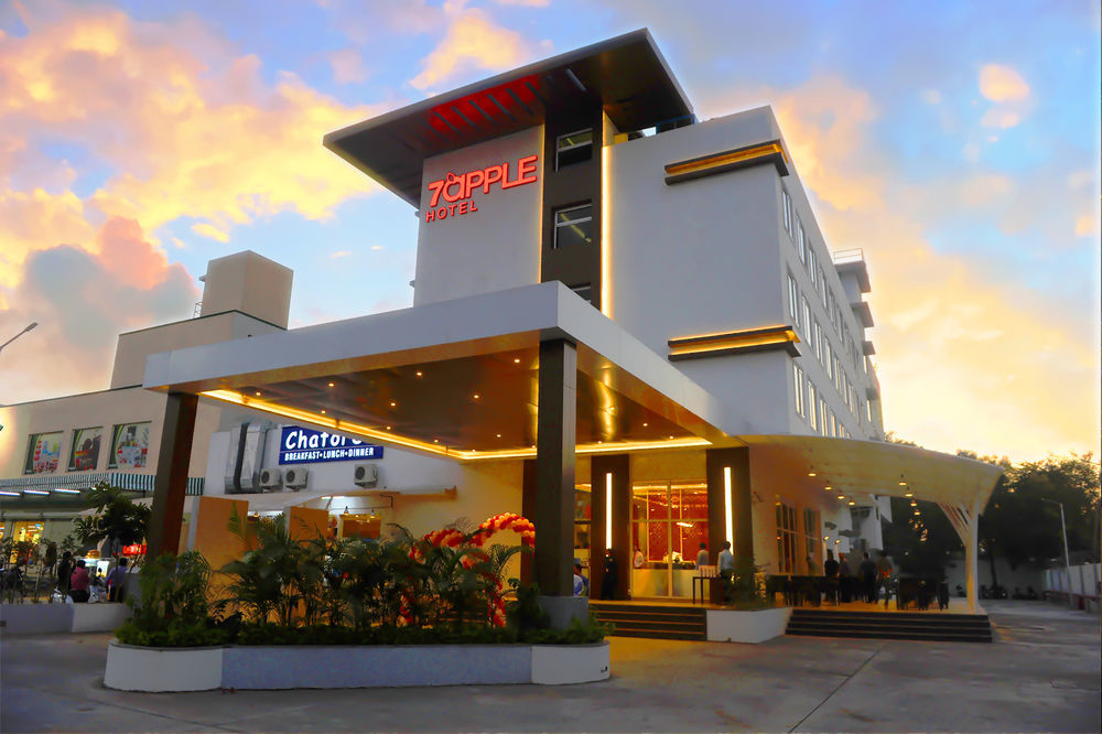 7 Apple Hotel, Vadodara Bagian luar foto